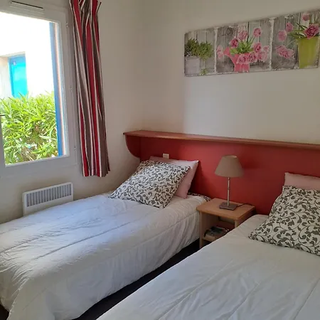 Дом отдыха Confortable Maisonnette Dans De