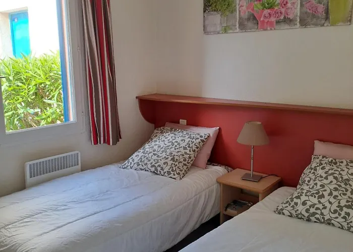 Дом отдыха Confortable Maisonnette Dans De